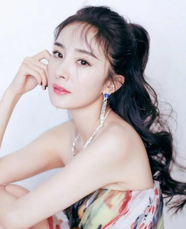 今年流行的半马尾扎法,半马尾造型_服装百科_第1张_酷尚品 今年流行的半马尾扎法,半马尾造型_https://www.kushangpin.com_服装百科_第1张