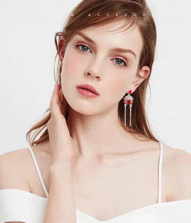 春季流行色口红搭配图片,春季型人适合的口红颜色_服装百科_第1张_酷尚品 春季流行色口红搭配图片,春季型人适合的口红颜色_https://www.kushangpin.com_服装百科_第1张