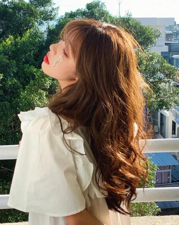 18岁流行发色蜂蜜茶色,蜂蜜茶色头发颜色好看吗_服装百科_第1张_酷尚品 18岁流行发色蜂蜜茶色,蜂蜜茶色头发颜色好看吗_https://www.kushangpin.com_服装百科_第1张