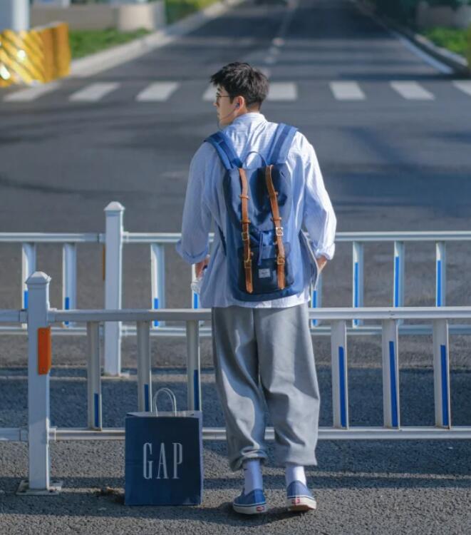 早春流行百搭卫裤男,卫裤穿搭男_服装百科_第1张_酷尚品 早春流行百搭卫裤男,卫裤穿搭男_https://www.kushangpin.com_服装百科_第1张