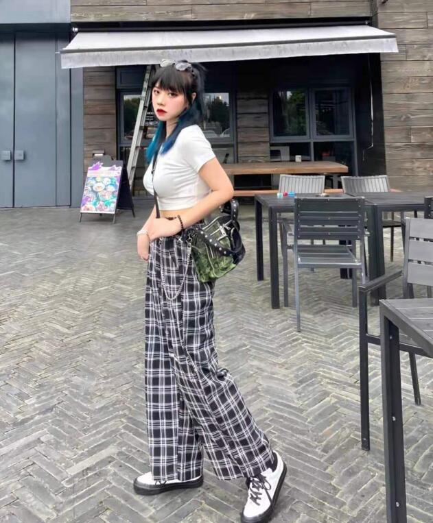 格子裤最流行的搭配衣服,格子裤应该如何搭配_服装百科_第1张_酷尚品 格子裤最流行的搭配衣服,格子裤应该如何搭配_https://www.kushangpin.com_服装百科_第1张