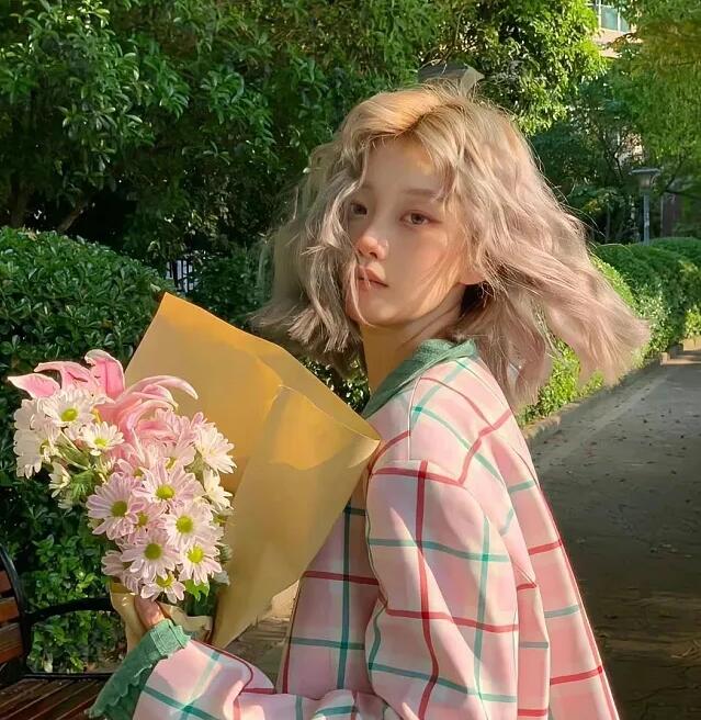 最流行烫发发型圆型图片,最流行的烫发图片_服装百科_第1张_酷尚品 最流行烫发发型圆型图片,最流行的烫发图片_https://www.kushangpin.com_服装百科_第1张